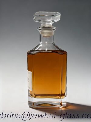 Bon prix la boisson alcoolisée 700ml en verre claire met en bouteille/la bouteille en verre de whiskey en ligne