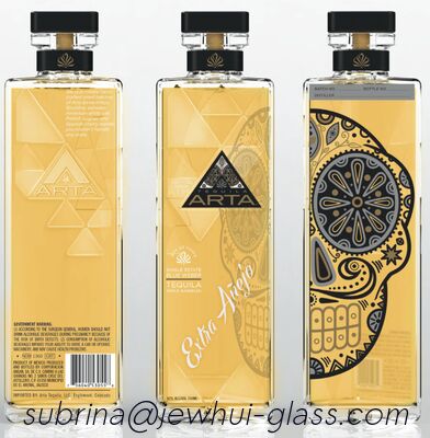 Bon prix Une bouteille en verre en tequila argentée, une bouteille en verre Super Flint avec bouchons de verre. en ligne