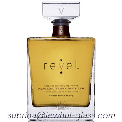 Bon prix Une bouteille en verre en tequila argentée, une bouteille en verre Super Flint avec bouchons de verre. en ligne