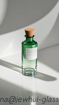 Bon prix Bouteille en verre de gin classique parfaite pour les distillateurs artisanaux et les exportateurs de boissons avec un verre épais et une finition élégante en ligne