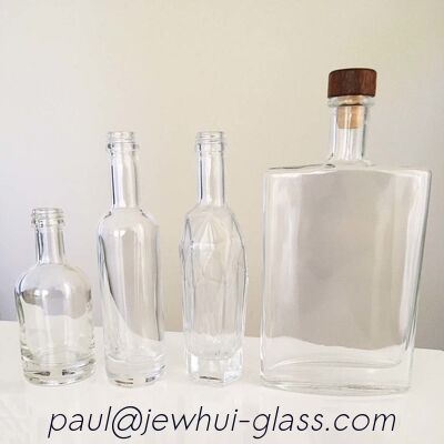 Bon prix Bouteille en verre de gin classique parfaite pour les distillateurs artisanaux et les exportateurs de boissons avec un verre épais et une finition élégante en ligne