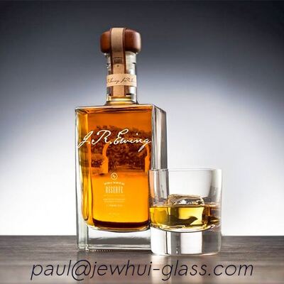 Bon prix 750 ml ou 700 ml bouteille en verre cubique SGS FDA en ligne